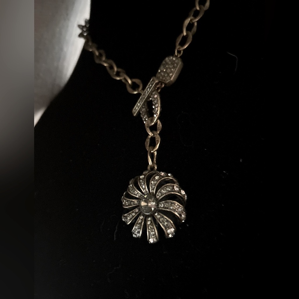 Gorgeous necklace with soft green stones
